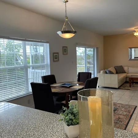 Gorgeous Condo With Pool View In Walking Distance To Siesta Key Beaches